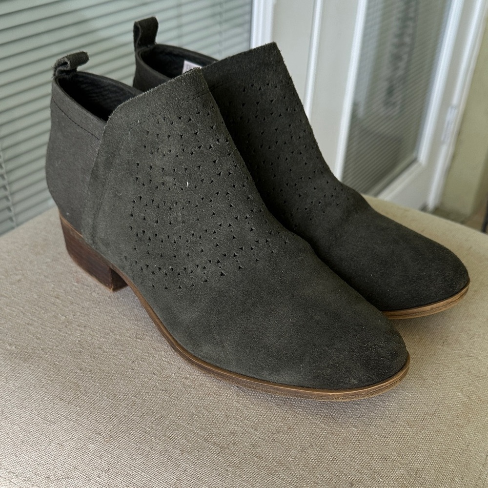 Toms Hunter Green Suede Ankle Booties